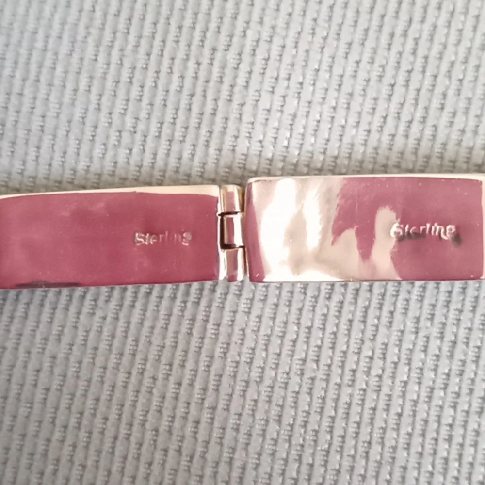 NATIVE AMERICAN STERLING SILVER INLAY BLACK ONYX AND SHELL TUXEDO BRACELET - Picture 6 of 8